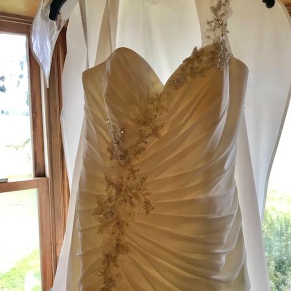 Allure Bridals Dresses & Skirts - Wedding Dress